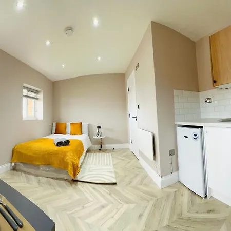 London Heathrow Airport Only 5 Mins To Airport West Drayton (Middlesex)
