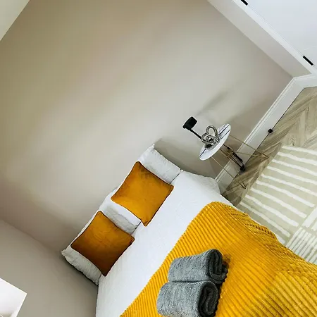 London Heathrow Airport Only 5 Mins To Airport West Drayton (Middlesex)