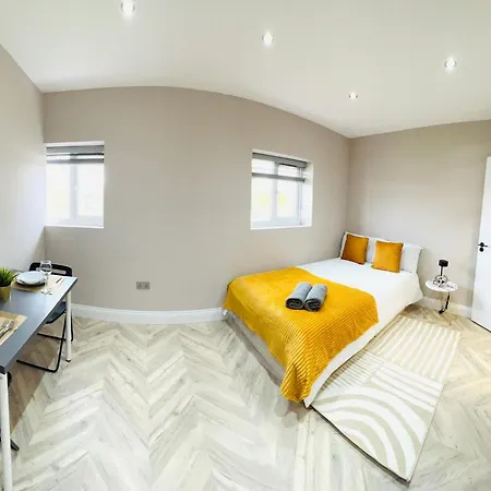 London Heathrow Airport Only 5 Mins To Airport
