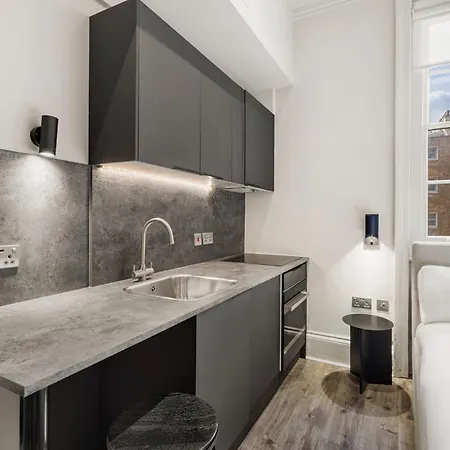 Modern At Inverness Terrace Apartman