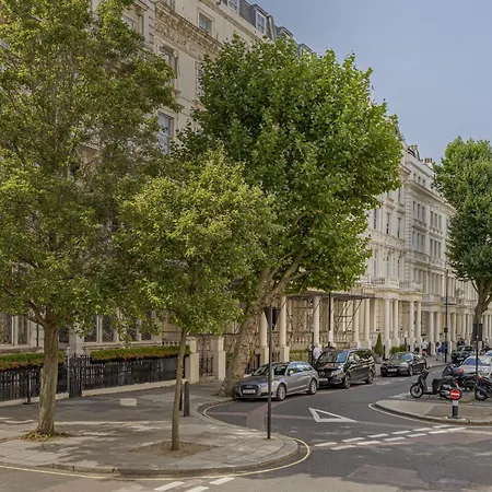 Modern At Inverness Terrace London