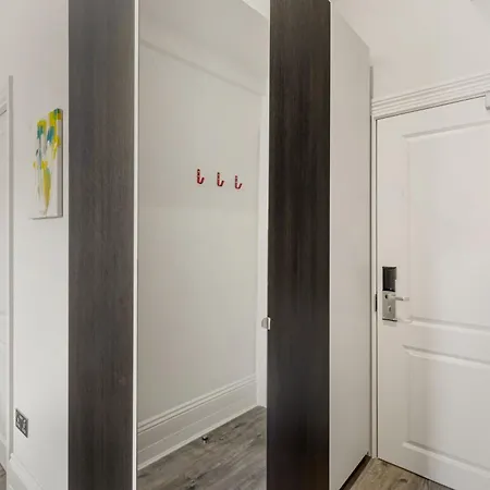 Modern At Inverness Terrace * London