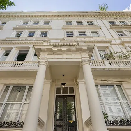 Modern At Inverness Terrace