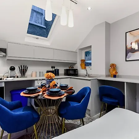 公寓 Palatial Style House Secs To Lovely River Walk