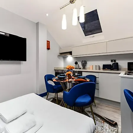 公寓 Palatial Style House Secs To Lovely River Walk *
