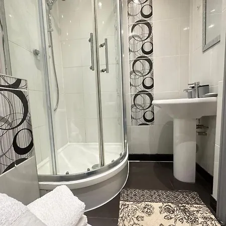 Stylish 1 Bedroom In Central *