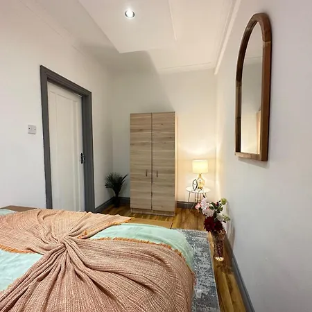 Stylish 1 Bedroom In Central Apartment