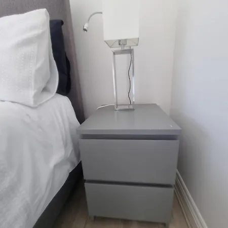 Common- Double Bedroom With En-suite With Private Lounge In Shared Town House Bromley