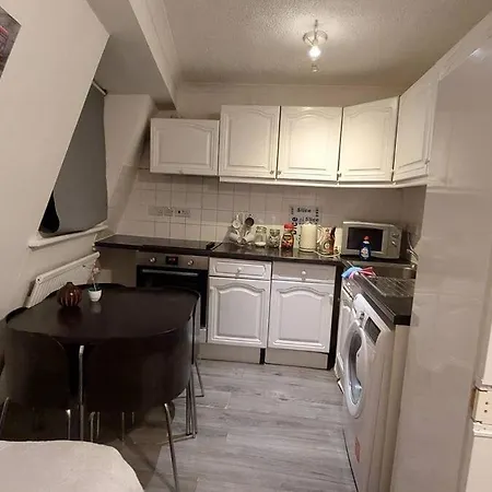 Gray's Road Apartment *