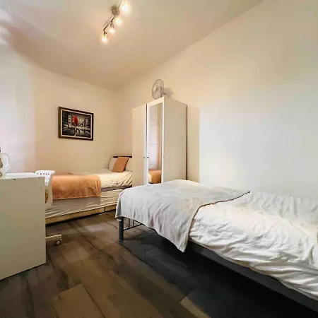 Gray's Road Apartment *