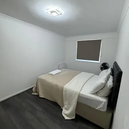 לינה וארוחת בוקר Thamesniceproperty