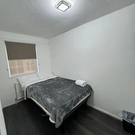 לינה וארוחת בוקר Thamesniceproperty *