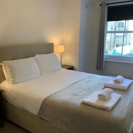 Lovely Newly Refurbished In Battersea דירה לונדון