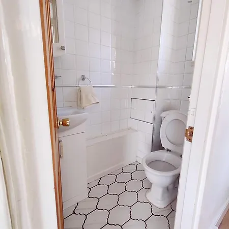 Spacious 3 Bedroom Whitechapel - 9 Mins From Tower Bridge With Free Parking & Garden Hébergement de vacances