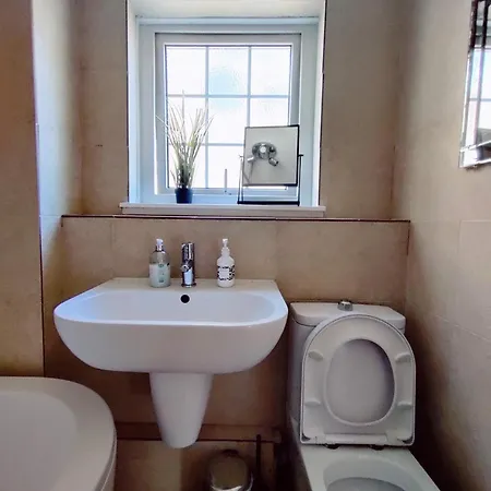 Spacious 3 Bedroom Whitechapel - 9 Mins From Tower Bridge With Free Parking & Garden * Londres