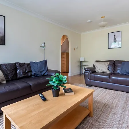 Spacious 3 Bedroom Whitechapel - 9 Mins From Tower Bridge With Free Parking & Garden Hébergement de vacances