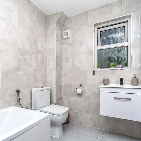 Cosy In Whitechapel Guest house