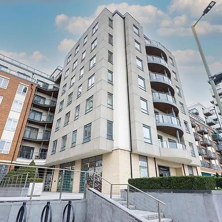 Stylish 2-br In Colindale, London Next To Wembley, London Museum And Underground Station Edgware