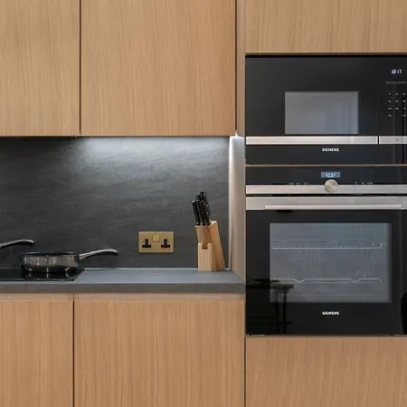 Kings Cross - Luxury 3 Bed Apartment, Private Balcony Apartment *