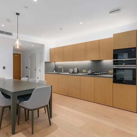 Kings Cross - Luxury 3 Bed Apartment, Private Balcony *