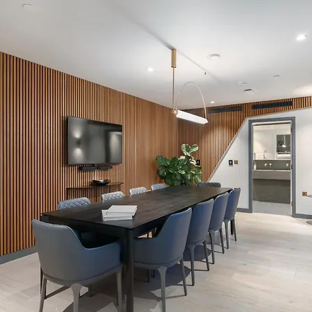 Kings Cross - Luxury 3 Bed Apartment, Private Balcony * London