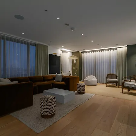 Kings Cross - Luxury 3 Bed Apartment, Private Balcony Apartment