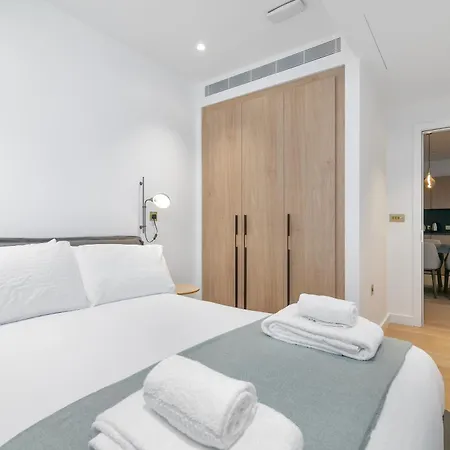 Kings Cross - Luxury 3 Bed Apartment, Private Balcony Apartment *