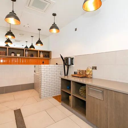 Kings Cross - Luxury 3 Bed Apartment, Private Balcony *