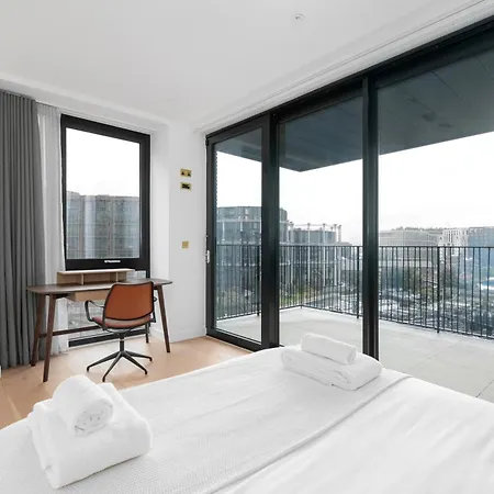 Kings Cross - Luxury 3 Bed Apartment, Private Balcony Apartment *