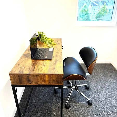 Away From 2 Bedroom Flat 5 Minutes Walk To Alexander Palace Station 15 Min Via Tube To Central With Free Parking Apartment
