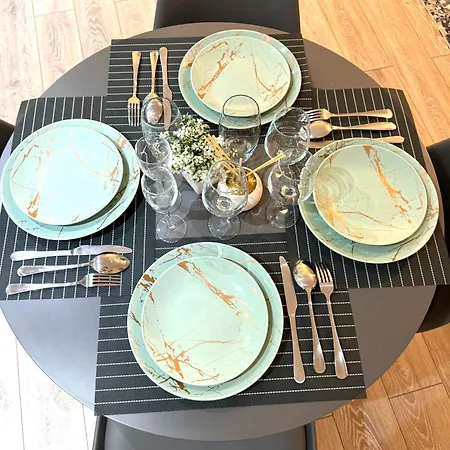 Away From 2 Bedroom Flat 5 Minutes Walk To Alexander Palace Station 15 Min Via Tube To Central With Free Parking Apartment London