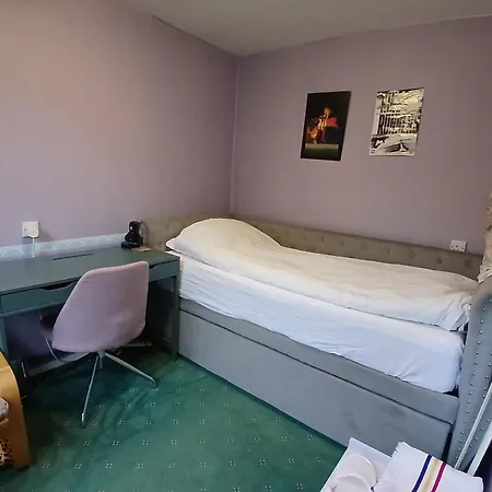 Cosy Single Only For Ladies In Tower Bridge *