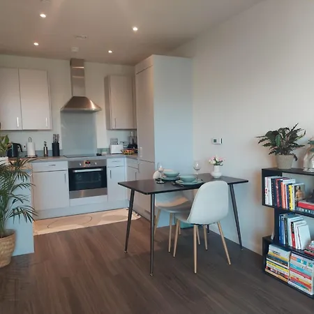 Modern Flat Close To Heathrow Airport & London Hayes (Greater London)