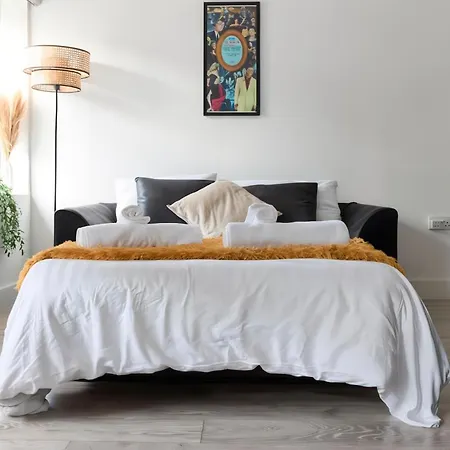 6 Sleeper Sanctuary In Bricklane