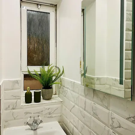Apartment 2bd Canarywharf Mile End Private Balcony Free Parking *