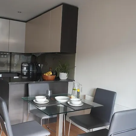 Modern Furnished 5 Min Walk To Underground Station *