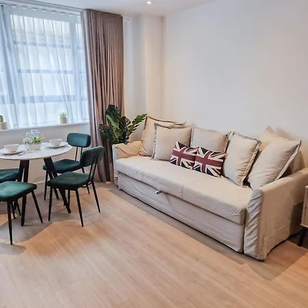 Modern & 3bedroom Flat With Pvt Balcony Steps From Regent's Park Apartment