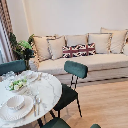 Modern & 3bedroom Flat With Pvt Balcony Steps From Regent's Park Apartment