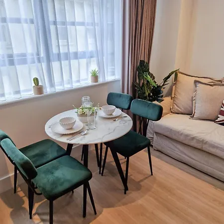Modern & 3bedroom Flat With Pvt Balcony Steps From Regent's Park Apartment *