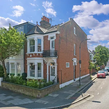 Blossom House New 3bed House In Barons Court Holiday home