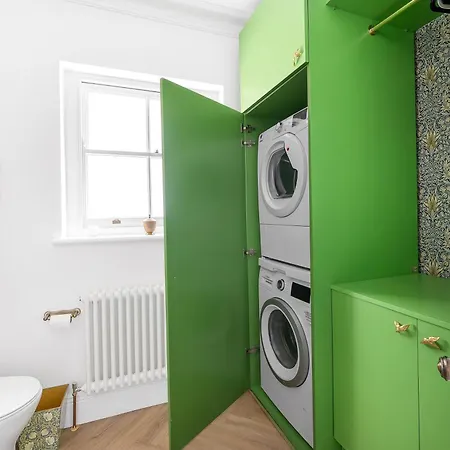 Blossom House New 3bed House In Barons Court Holiday home