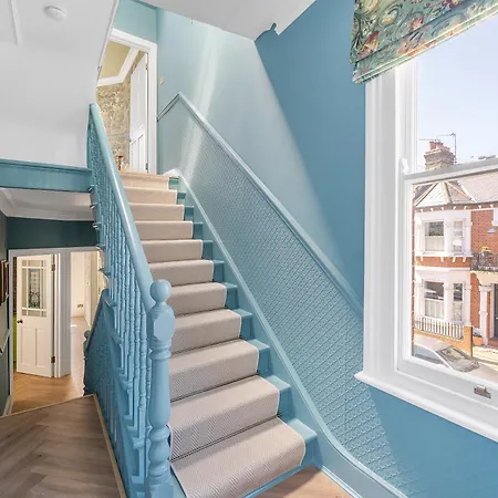 Holiday home Blossom House New 3bed House In Barons Court London