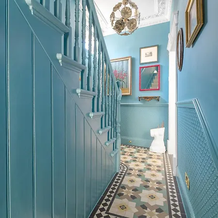 Blossom House New 3bed House In Barons Court Holiday home