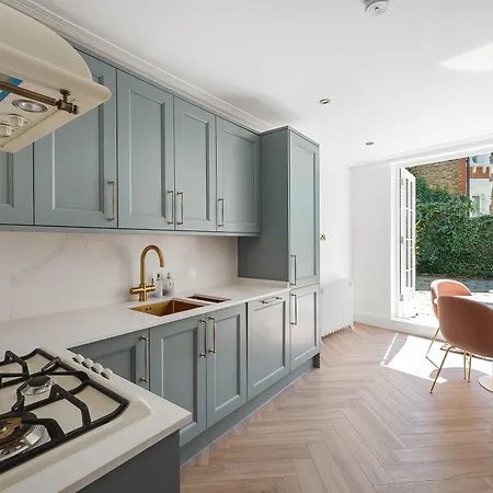 Blossom House New 3bed House In Barons Court *
