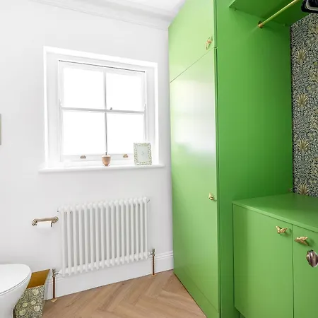 Blossom House New 3bed House In Barons Court Holiday home *