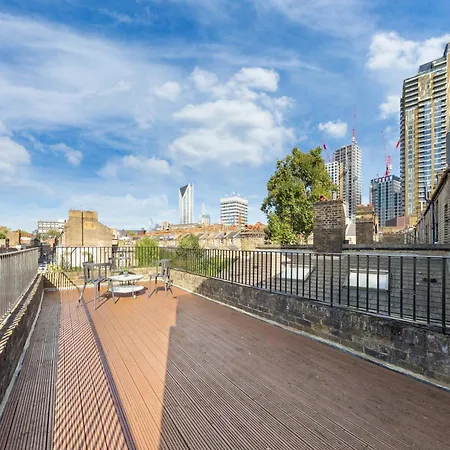 Luxury 4 Bedroom Flat With Stunning Shard View From Terrace In London! Next To Station, Sleeps 9 *