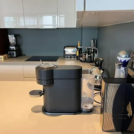 Luxury Chelsea Waterfront View