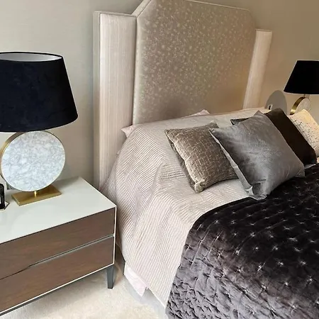 Luxury Chelsea Waterfront View Apartment *