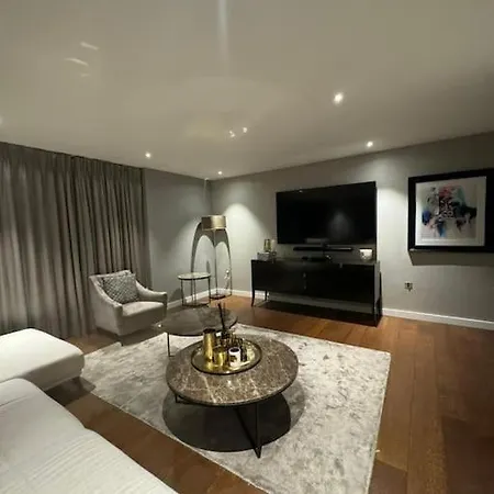 Luxury Chelsea Waterfront View London