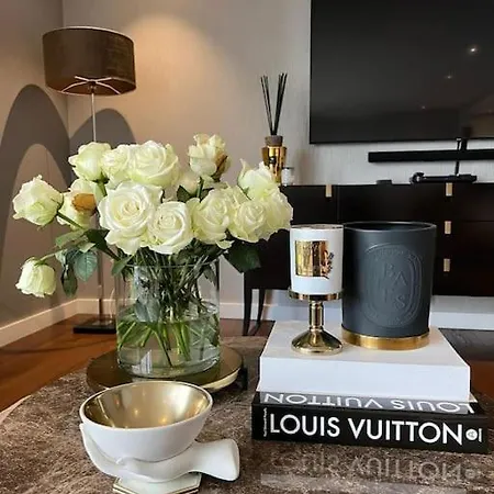 Luxury Chelsea Waterfront View Apartment London